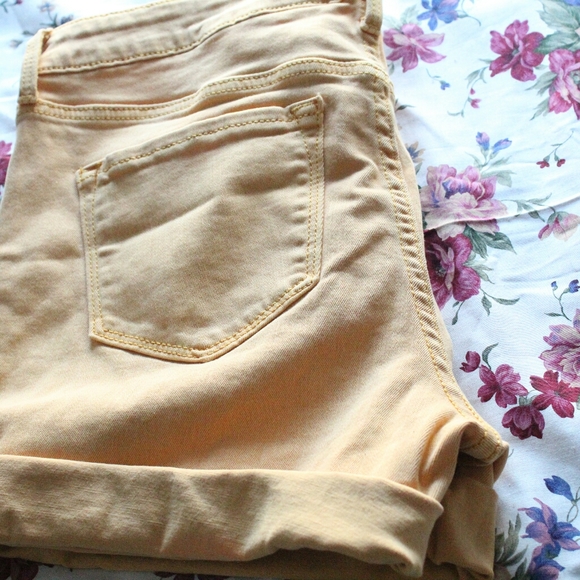 old navy jean shorts - Picture 2 of 2